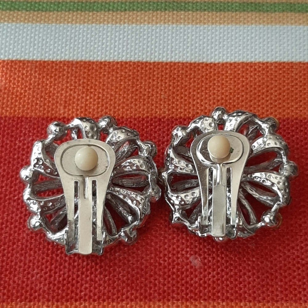 VTG CRYSTAL GLASS CLIP ON EARRINGS - Picture 4 of 6
